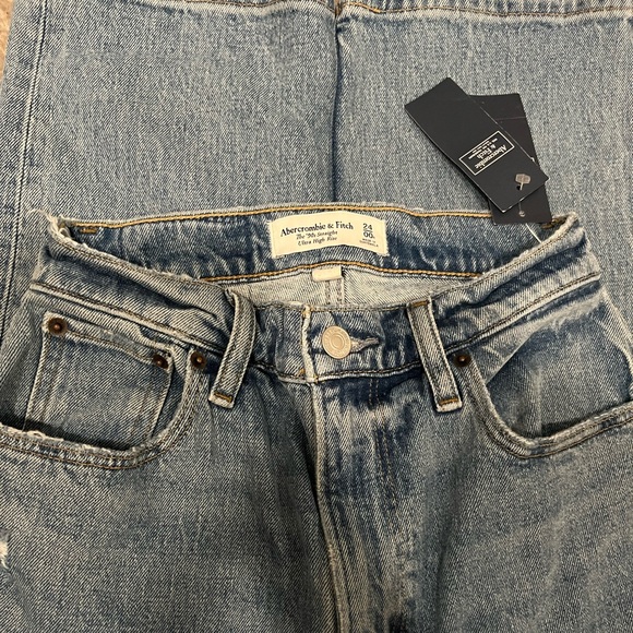 NWT❗️A&F Curve Love Ultra High Rise 90’s Straight Jeans - Picture 7 of 7
